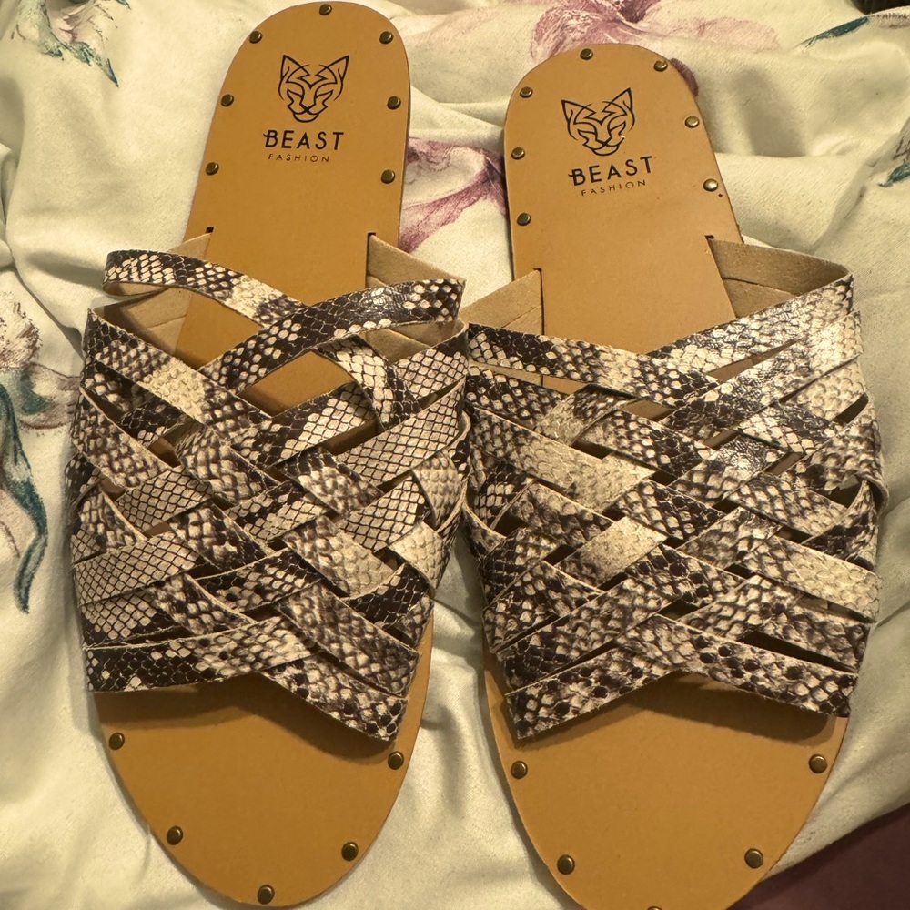 Beast Fasgion braided slides sz 7.5